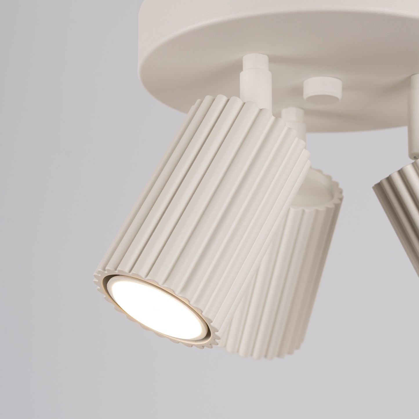 Olive Green Triple Ribbed Spotlight Cluster technical view and dimensions reference