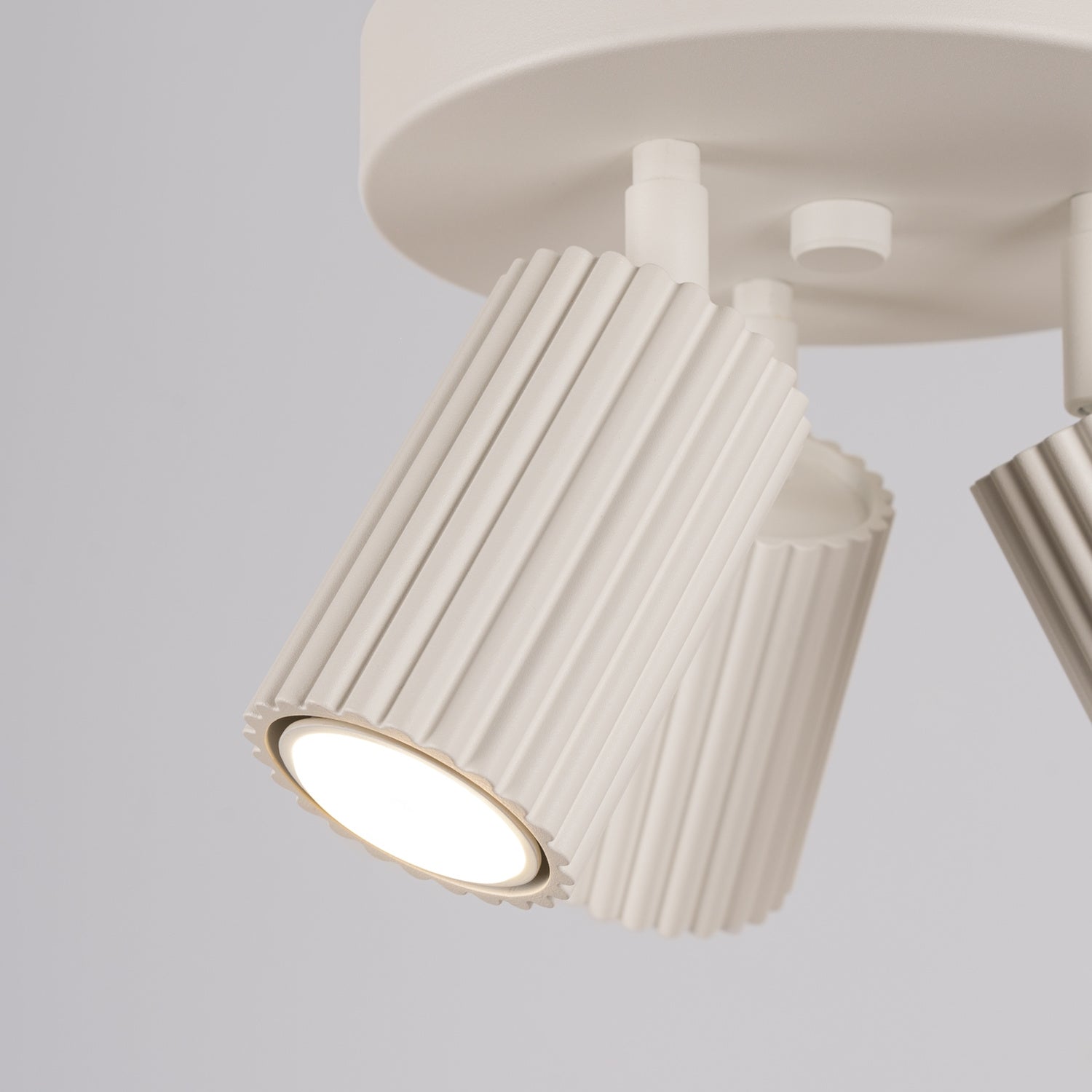 Olive Green Triple Ribbed Spotlight Cluster technical view and dimensions reference